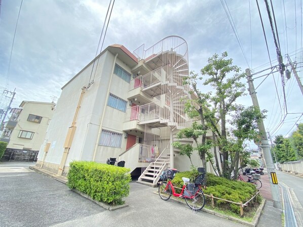 西岩崎コーポの物件外観写真